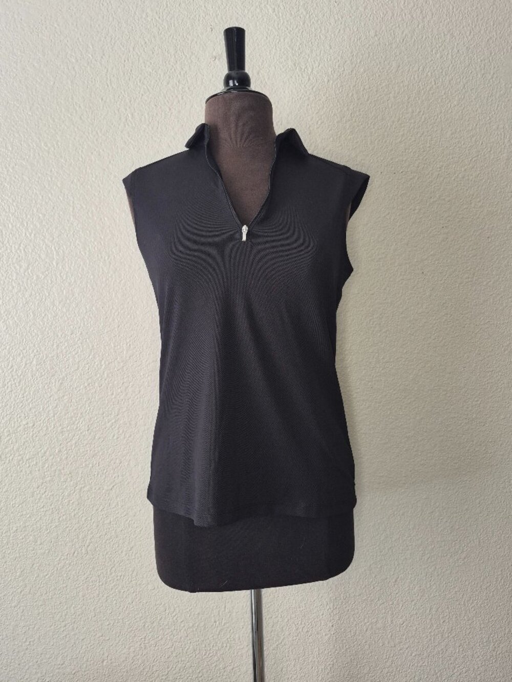 Nivo Nikki Black Golf Polo Shirt Womens Medium M 1/4 Zip Sleeveless Tank EUC
